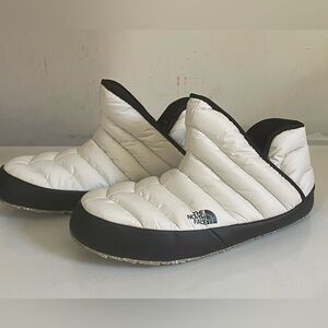 The North Face Thermoball Camp Traction Booties Womens 10 White/Black New
